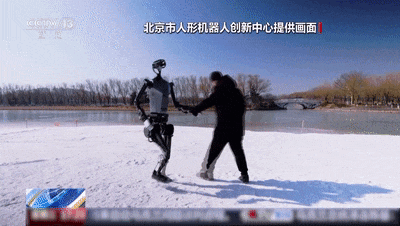 雪地空翻360°、踢不倒、跑得快……我国机器人又有新突破！