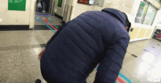 事发上海街头！电瓶车左转被机动车撞到，民警霸气喊话5遍“你全责”