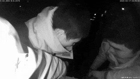 上海一男子深夜大喊,“我不能动了!”费了警方两套方案... 上海一男子深夜大喊,“我不能动了!”费了警方两套方案...