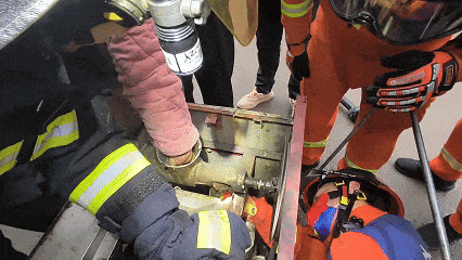 菜市场内,大意女子痛失手指!看完你还敢大意吗? 菜市场内,大意女子痛失手指!看完你还敢大意吗?