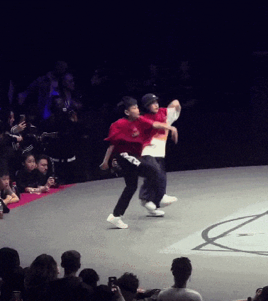 两位“小孩哥”，让外国人彻底“疯狂”！