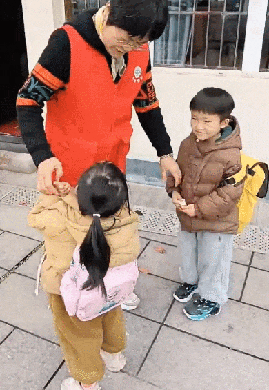 这群“共享奶奶”，火了！网友慕了：建议全国推广