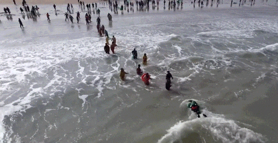 海边突发!这个剧组及多人紧急出手 海边突发!这个剧组及多人紧急出手