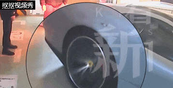全网愤怒!上海75岁法拉利司机情绪失控,将物业人员撞残...监控画面曝光→ 全网愤怒!上海75岁法拉利司机情绪失控,将物业人员撞残...监控画面曝光→