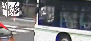 上海街头,妻子被撞后,丈夫拦停逃逸司机致其受伤,被索赔40余万元! 上海街头,妻子被撞后,丈夫拦停逃逸司机致其受伤,被索赔40余万元!