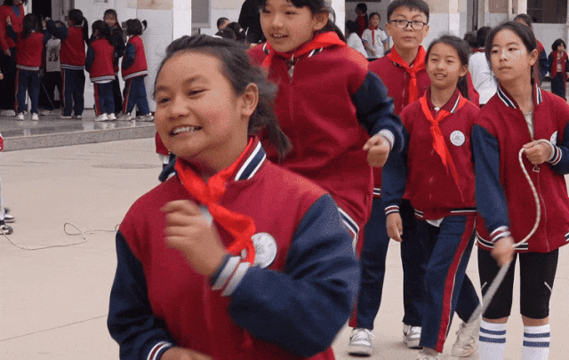 一所“零近视”小学的“顶配”体育课 一所“零近视”小学的“顶配”体育课