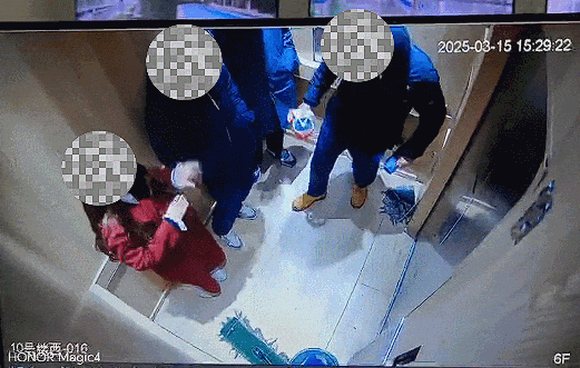 4人组团看婚房遭遇电梯“惊魂”，准新娘操作“神”了！