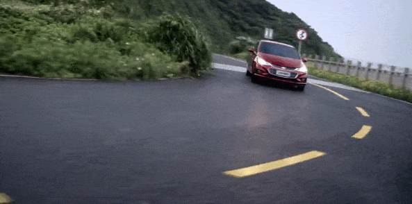 涨知识!不同路况下的正确刹车法 涨知识!不同路况下的正确刹车法