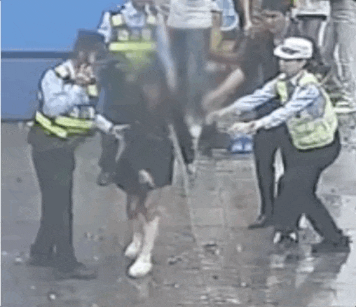 这位“00后”女辅警被通报表扬！