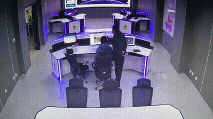 长得帅就算了，还特靠谱！日照这位警察害羞的笑了