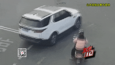 被狗咬！被人打！被车撞！他为何总是这么“倒霉”……