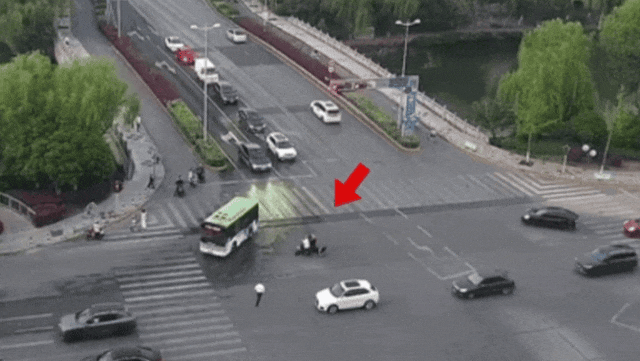 一群人，一条心！危难时刻，他们出手了……