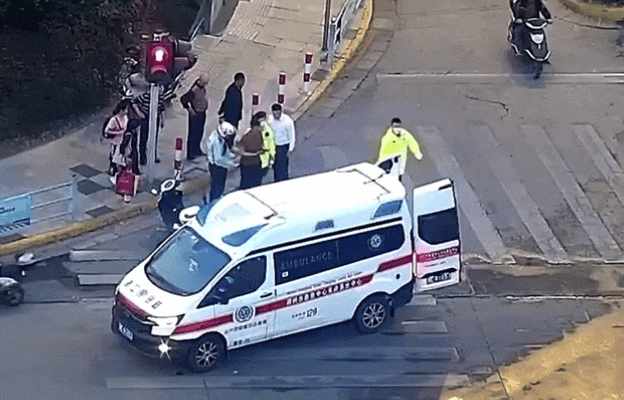 一群人，一条心！危难时刻，他们出手了……