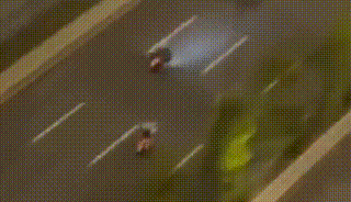 事发广州！小车超速至170km/h时遇逆行“电鸡”，结果……