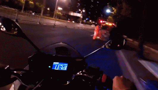 深夜街头,上海民警居然在送外卖?还求别给差评!原来... 深夜街头,上海民警居然在送外卖?还求别给差评!原来...