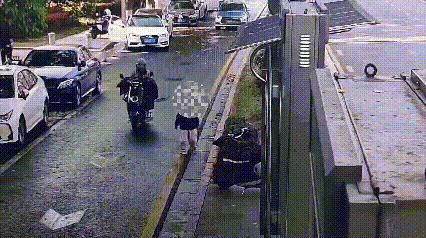 春游中，萌娃独自“开溜”，后来……