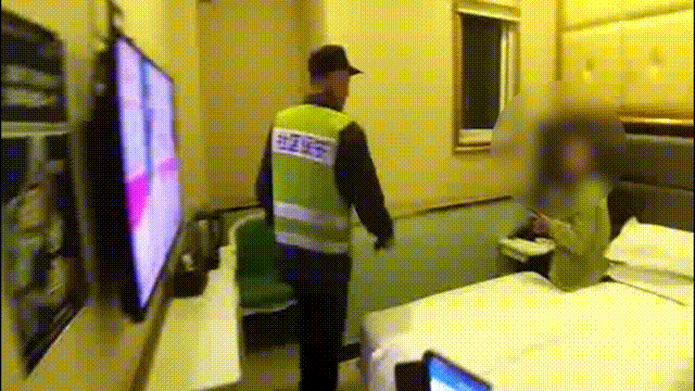 为何女子独自一人躲在宾馆，不肯向民警透露自己的位置……