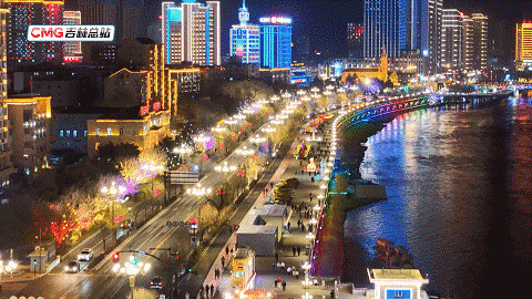 春光正好丨乘游船、看喷泉、穿汉服…吉林市“水陆联动”夜游新体验 春光正好丨乘游船、看喷泉、穿汉服…吉林市“水陆联动”夜游新体验