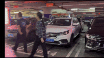 警察情侣吃火锅，最后竟“打包”带走......