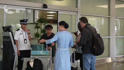 热度升温！大量游客涌入！外国人们拖着行李箱来厦门！他们最爱的是→