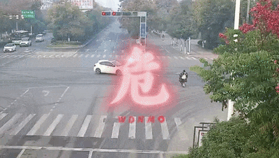 骑车闯灯不戴盔,12岁少年“砰”一声…... 骑车闯灯不戴盔,12岁少年“砰”一声…...