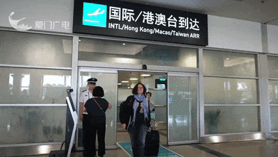 热度升温！大量游客涌入！外国人们拖着行李箱来厦门！他们最爱的是→