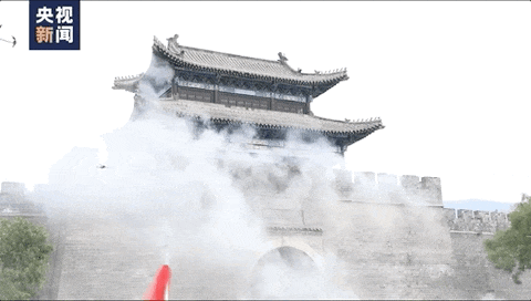 “跟着团长打县城”火爆，资深演员客串反派！网友：怕收不住手