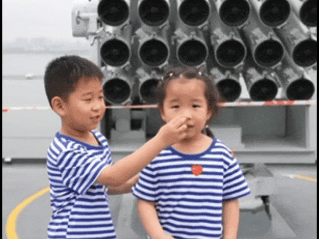 “你们数过真能发射一万发吗？”萌娃灵魂发问，战士猝不及防！