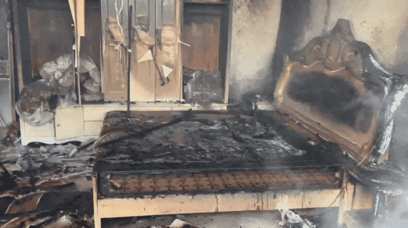 家长稍不留意，孩子竟点燃自己的家