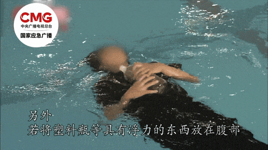8岁孩子落水父母下水施救，父亲不幸遇难，紧急提醒！