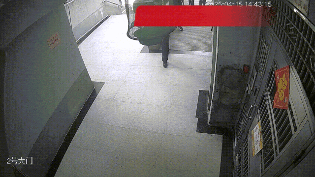 我也不想以貌取人无奈你俩实在忒可疑