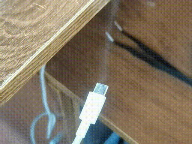 这种充电线危险!劝你快拔掉,赶紧自查 这种充电线危险!劝你快拔掉,赶紧自查