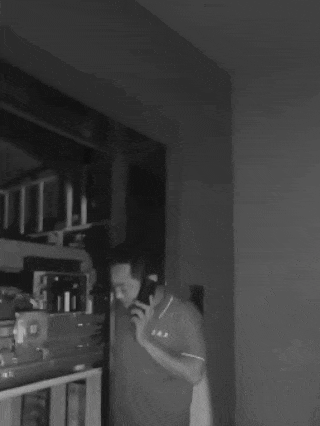 电梯“罢工”困人,民警救援实录~ 电梯“罢工”困人,民警救援实录~