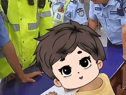 “我指哪里你再走哪”和奶奶走散后，厦门5岁小孩哥淡定拦警车求助……