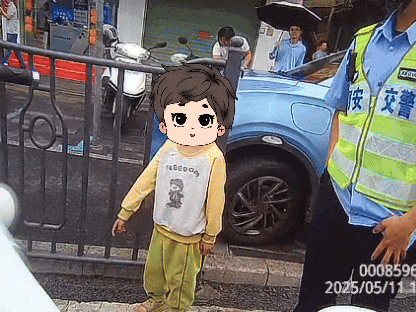 “我指哪里你再走哪”和奶奶走散后，厦门5岁小孩哥淡定拦警车求助……