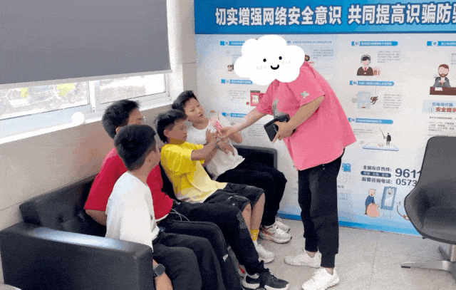 这4名同学，点名表扬！