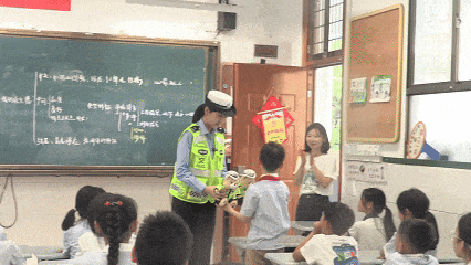 “到店里就报我名字，包子免费！管够！”