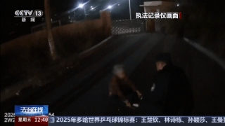 99岁老人深夜徘徊国道边 外卖小哥、民警接力救助 99岁老人深夜徘徊国道边 外卖小哥、民警接力救助