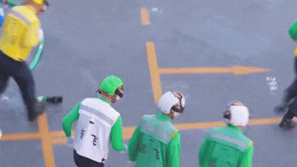 贴近实战!山东舰最新演练现场→ 贴近实战!山东舰最新演练现场→