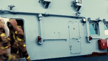 贴近实战!山东舰最新演练现场→ 贴近实战!山东舰最新演练现场→