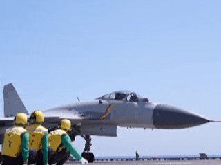 贴近实战!山东舰最新演练现场→ 贴近实战!山东舰最新演练现场→