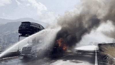 你的快递可能被烧了!江西这里一快递货车着火…... 你的快递可能被烧了!江西这里一快递货车着火…...