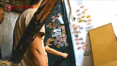 专薅同一个地方?“别墅大盗”反复光顾贵阳这个小区,“执着”的他遇上火眼警察→ 专薅同一个地方?“别墅大盗”反复光顾贵阳这个小区,“执着”的他遇上火眼警察→