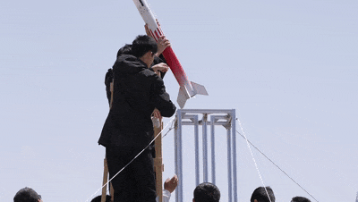 深圳中学生“手搓”火箭上天,网友:满级人类小孩哥! 深圳中学生“手搓”火箭上天,网友:满级人类小孩哥!