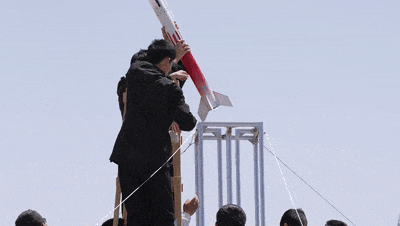 全国首枚!高二学生成火箭总师,“手搓”火箭成功发射 全国首枚!高二学生成火箭总师,“手搓”火箭成功发射