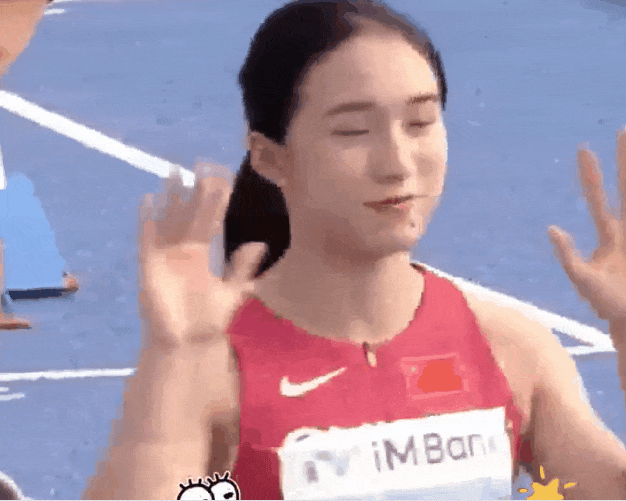 两年前还在抱着零食看比赛,两年后直接亚洲第一!她说“太魔幻了”...... 两年前还在抱着零食看比赛,两年后直接亚洲第一!她说“太魔幻了”......