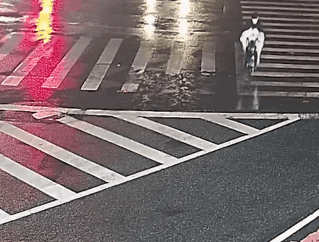 这个人骑车姿势有点怪，海宁警方：抓！原来……