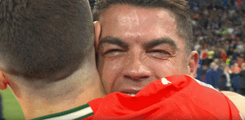 C罗40岁夺生涯第36冠,赛后喜极而泣,仰天长啸 C罗40岁夺生涯第36冠,赛后喜极而泣,仰天长啸