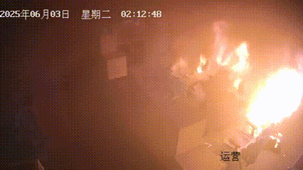 办公区起火,仅60秒+火势变大!@打工人:你见过头顶这个“喷头”吗? 办公区起火,仅60秒+火势变大!@打工人:你见过头顶这个“喷头”吗?