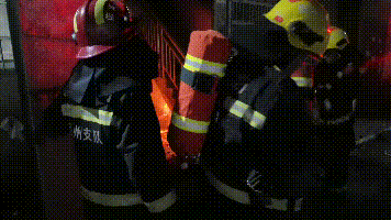 这扇门到底开还是关? 这扇门到底开还是关?